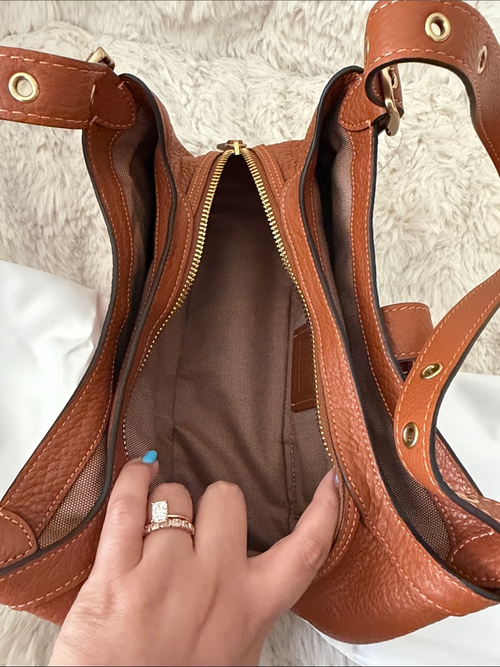 Coach Drifter in Amber - Picture 9 of 10